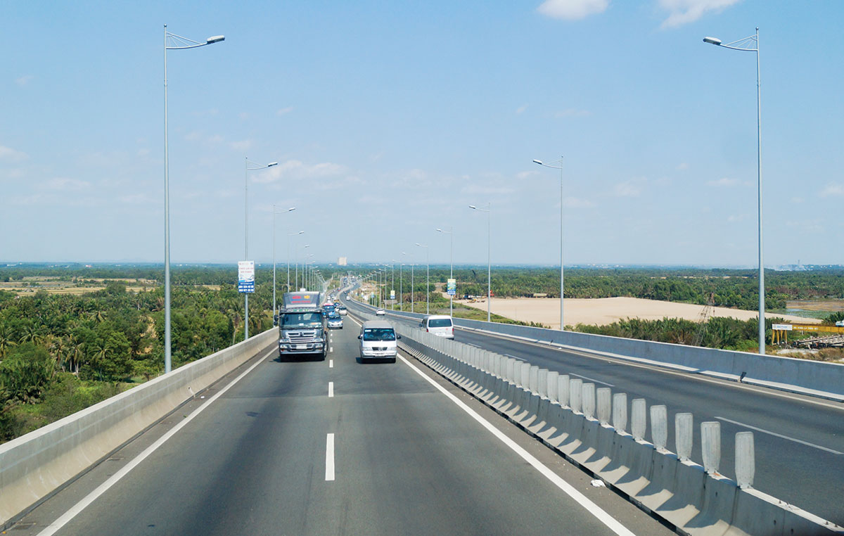Hạ tầng kết nối liên vùng “đốt nóng” thị trường bất động sản