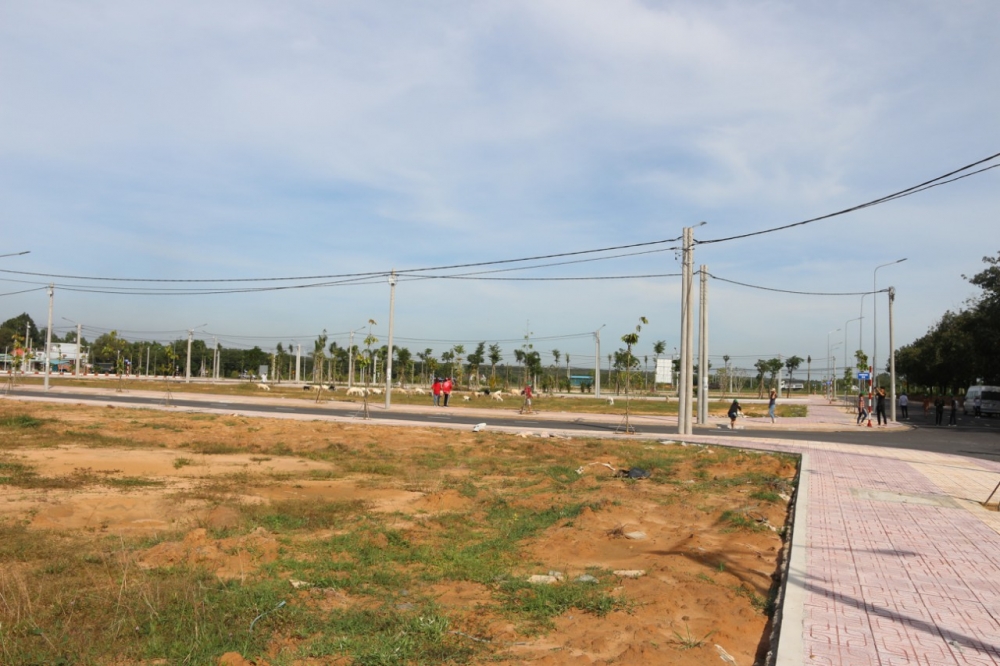 Địa ốc Long Thành giá cao, sốt ảo