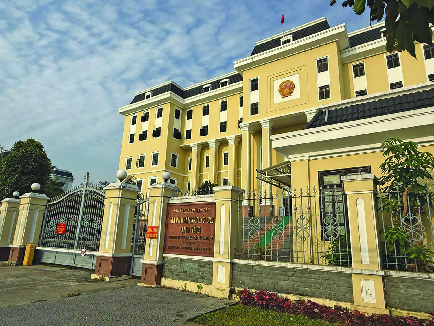 Hành trình từ quan tòa đến vành móng ngựa