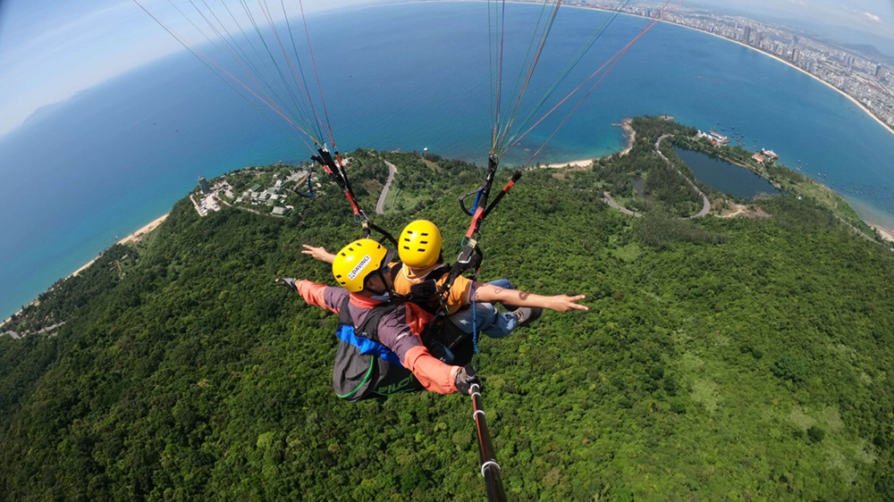 Đà Nẵng tạm dừng hoạt động nhảy dù không động cơ trên núi Sơn Trà