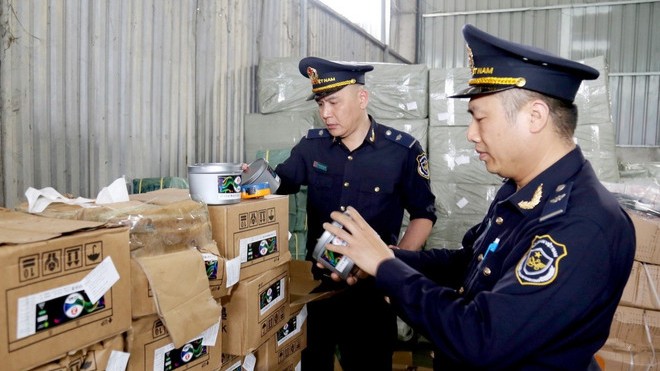 Hải quan tăng cường chống chuyển tải bất hợp pháp, liên tiếp phát hiện hàng hiệu giả