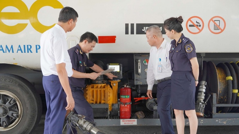 Hải quan siết chặt đấu tranh, chống buôn lậu xăng dầu qua biên giới