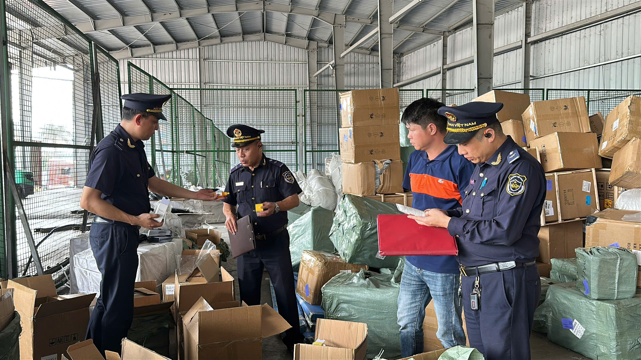Hải quan khu vực VI lập “lá chắn thép” chống hàng giả nơi biên giới