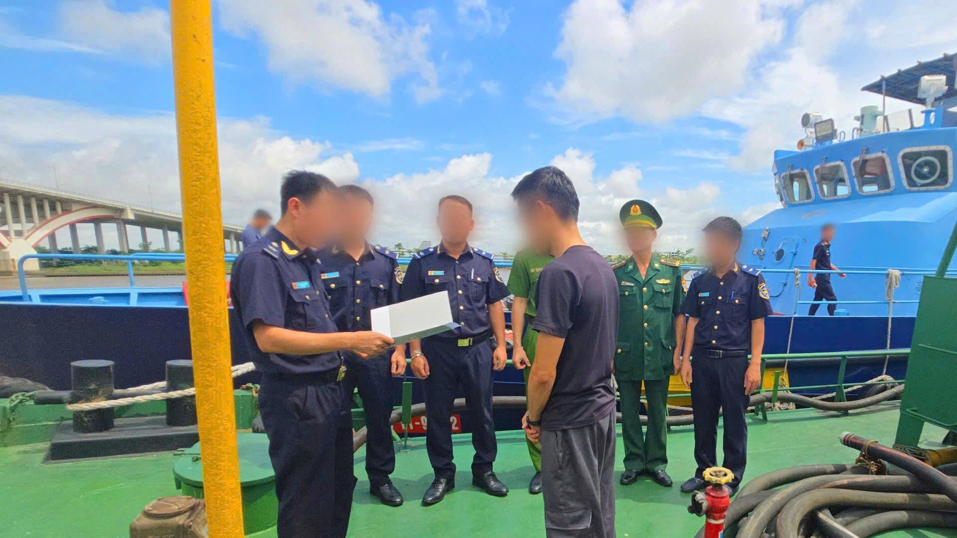 Phát hiện tàu chở hơn 70.000 lít dầu FO không rõ nguồn gốc