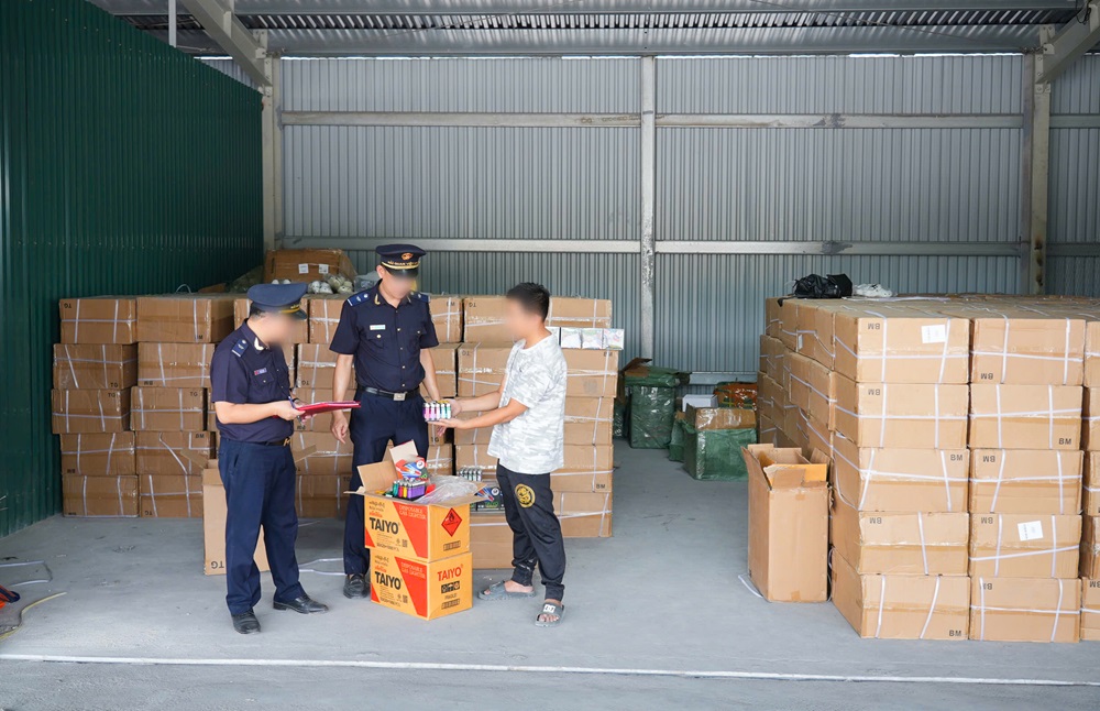 Hải quan phát hiện hơn 800.000 sản phẩm nghi xâm phạm sở hữu trí tuệ