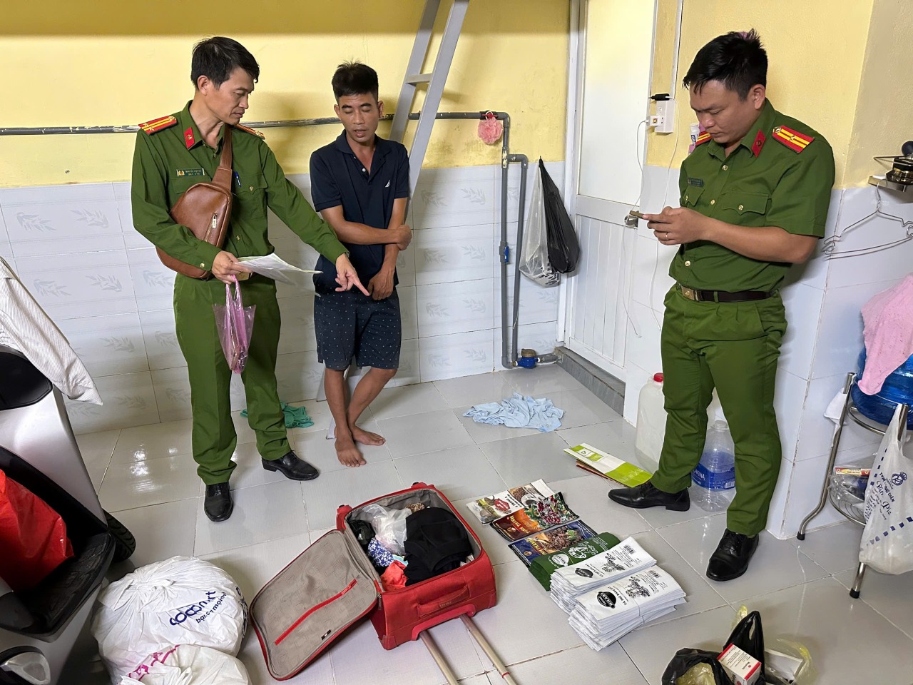 Phá đường dây sản xuất, buôn bán cà phê giả quy mô lớn