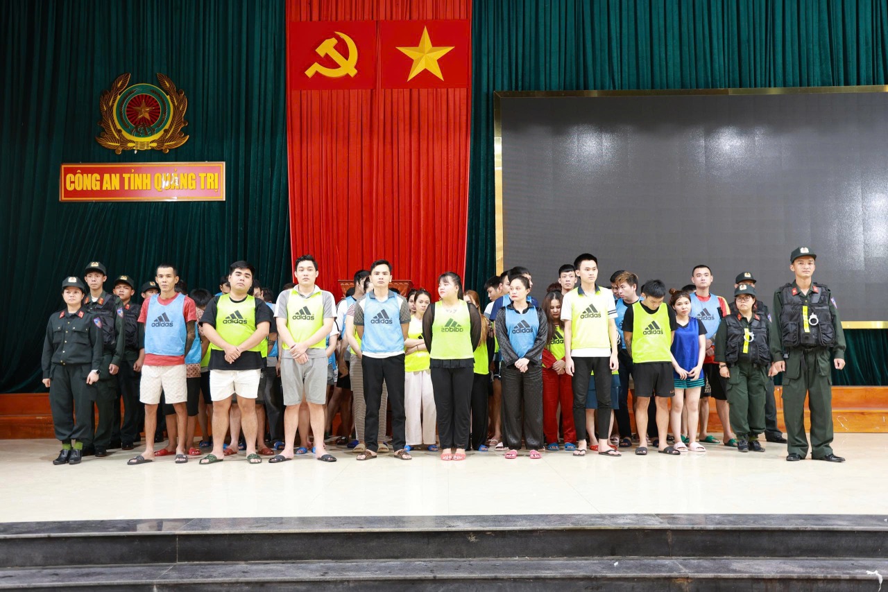 Bóc gỡ đường dây tổ chức đánh bạc xuyên biên giới