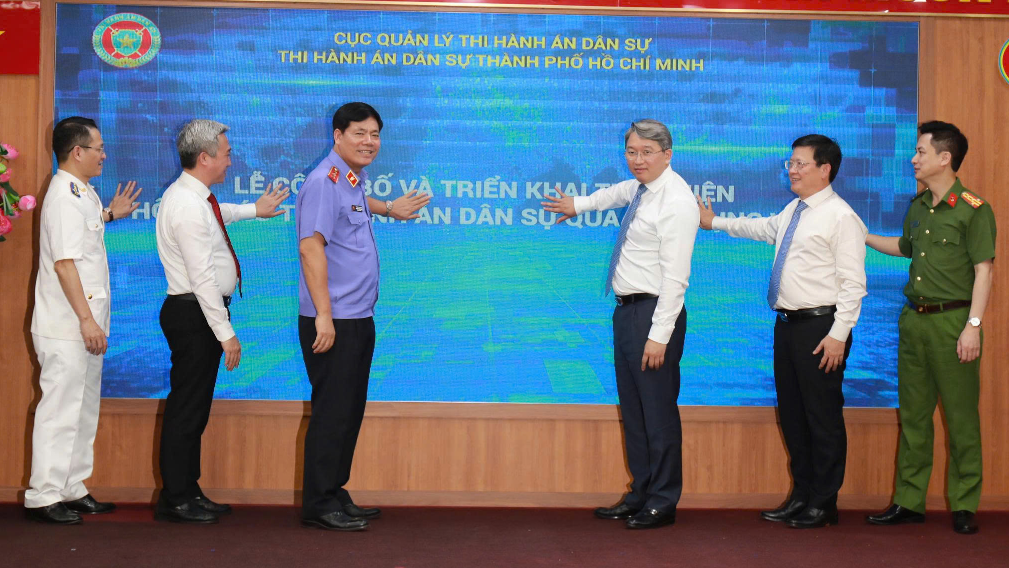 TP.HCM: Hơn 43.000 trái chủ vụ Vạn Thịnh Phát nhận thông báo thi hành án qua VNeID