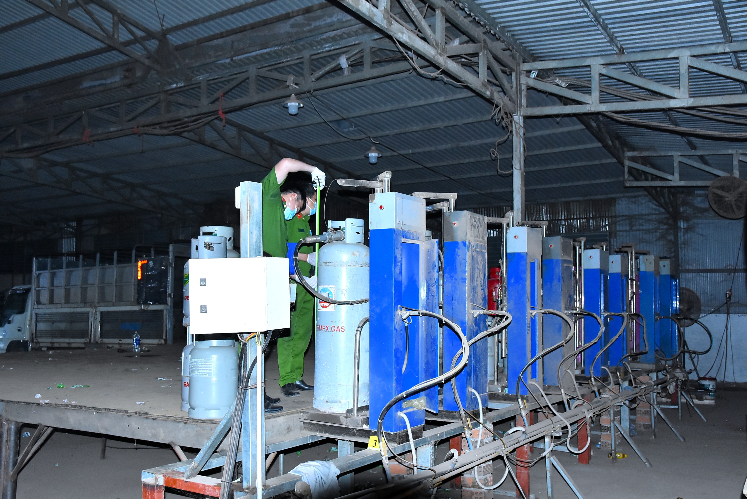 Đồng Nai: Phát hiện đường dây sản xuất gas giả quy mô rất lớn