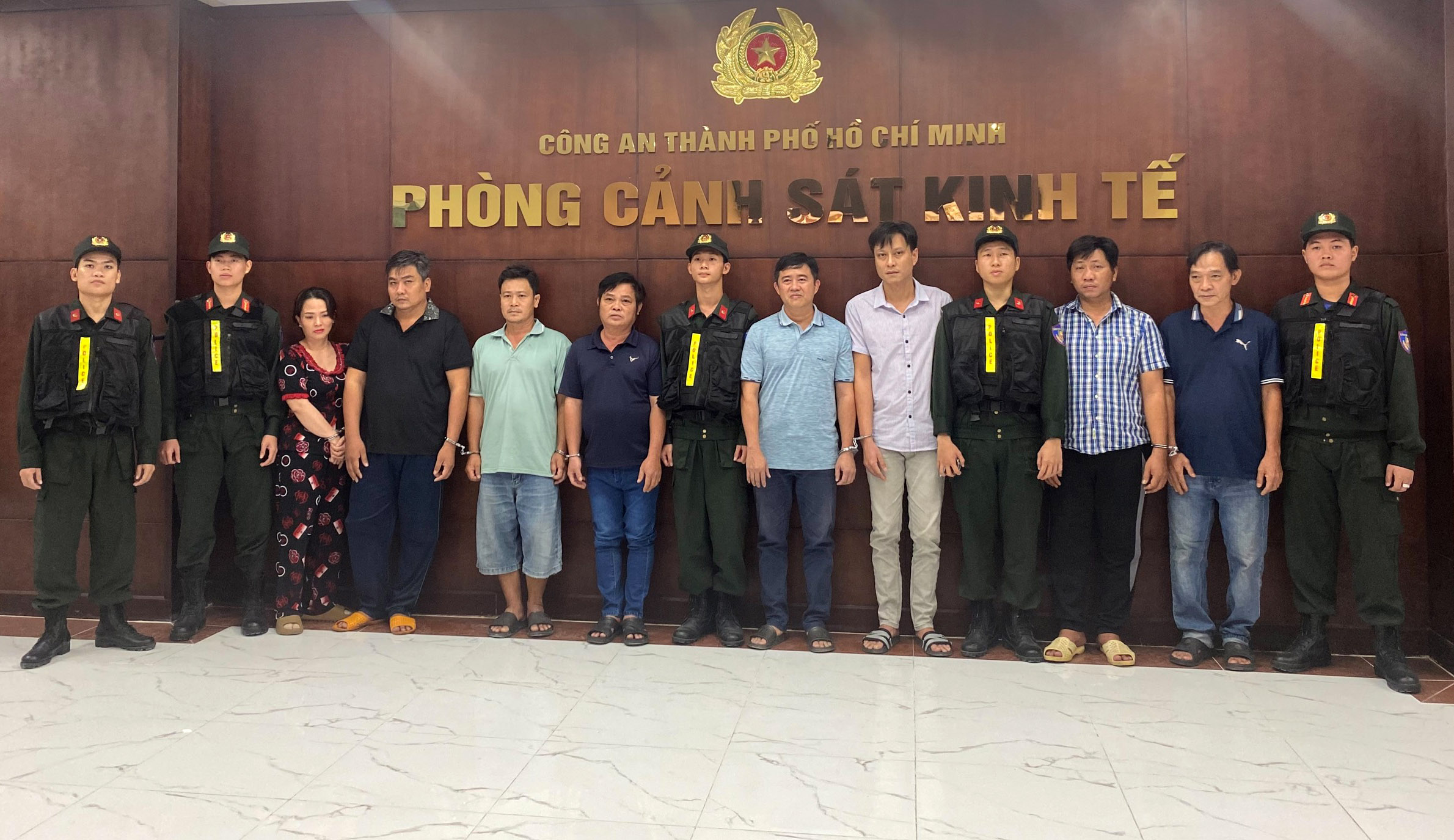 TP.HCM: Phá đường dây buôn bán sản xuất xăng giả làm từ phẩm màu và dung môi