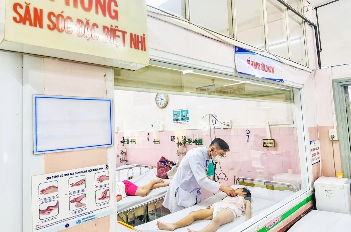 TP.HCM: Lập đoàn kiểm tra các nhà cung cấp thực phẩm sau vụ 200 học sinh ngộ độc