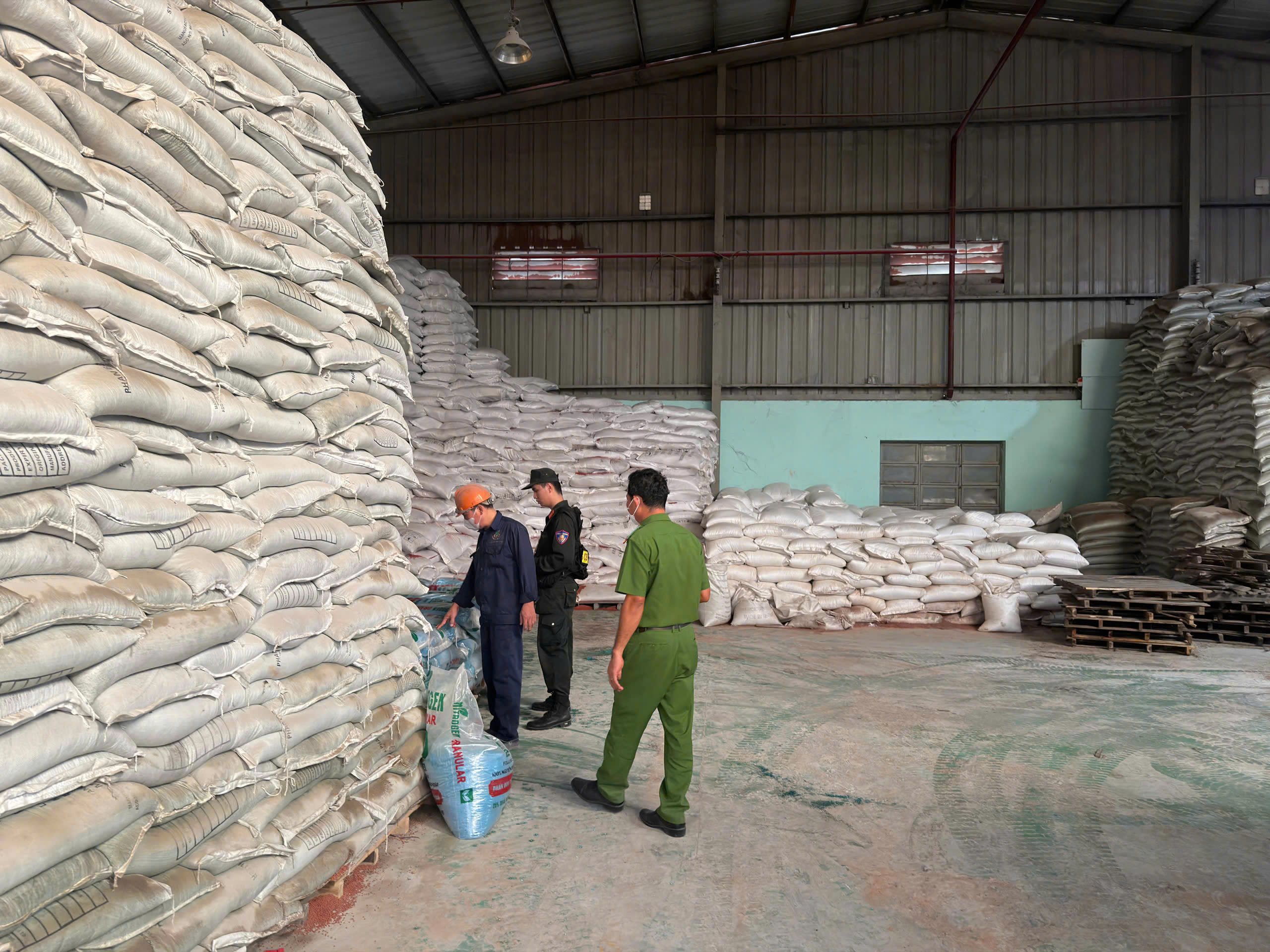 Tây Ninh: Núp bóng doanh nghiệp sản xuất phân bón giả nhãn hiệu Công ty TNHH BACONCO
