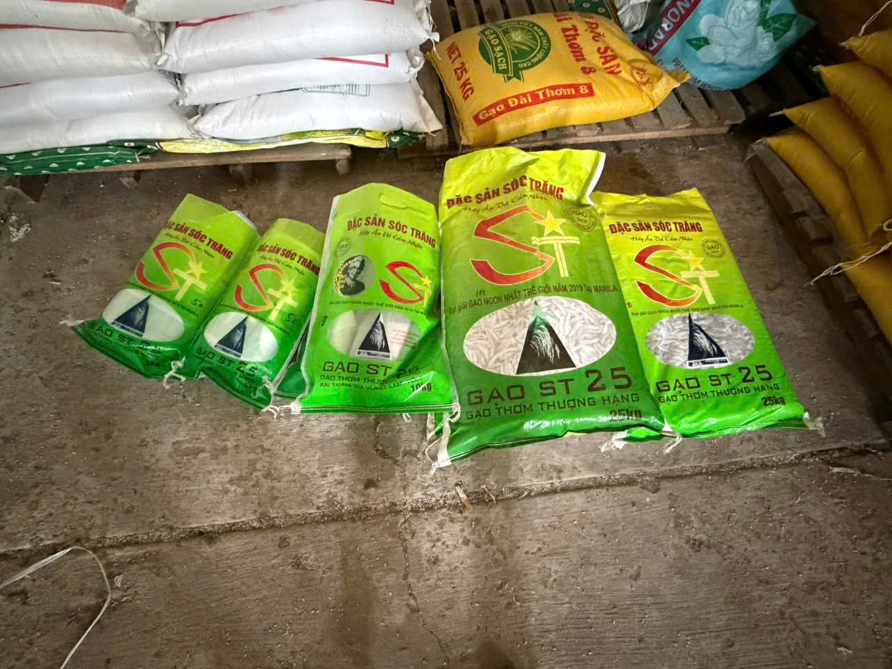 Khởi tố vụ giả mạo gạo ST25 tại An Giang
