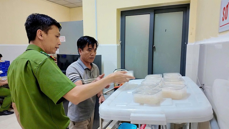 Công an Đà Nẵng khởi tố vụ sản xuất gần 11.000 hũ yến sào giả