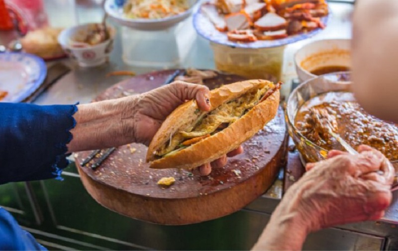 Liên tiếp xảy ra ngộ độc và nghi ngộ độc bánh mì, Lâm Đồng chỉ đạo “nóng”