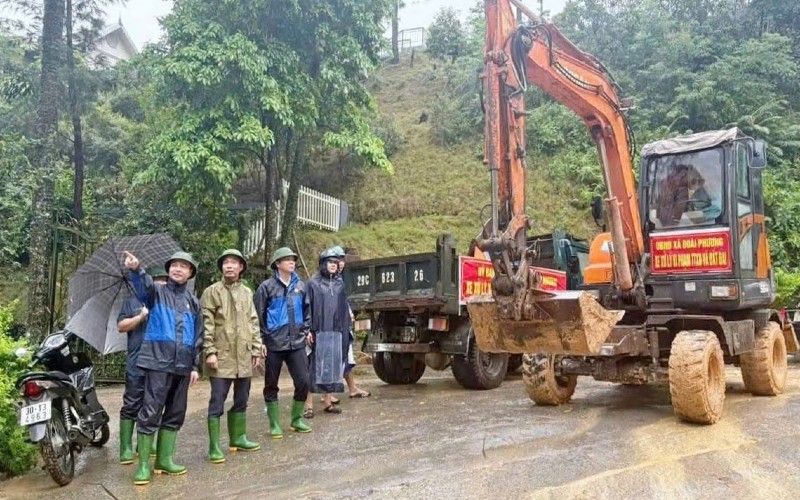 Mưa lớn gây sạt lở, ngập úng tại nhiều địa phương ở Hà Nội