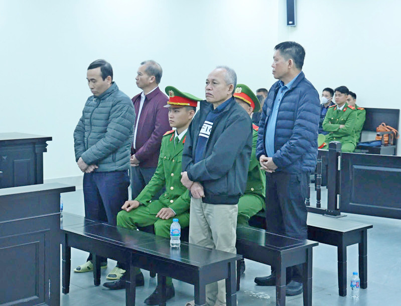 Vụ Chủ tịch tỉnh Đắk Lắk trả lại 4,5 tỷ: Hai cấp dưới bị phạt 8 năm tù