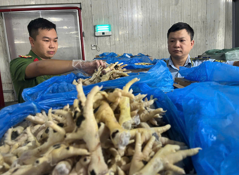 Hơn 10.000 tấn chân gà “bẩn” tuồn ra thị trường