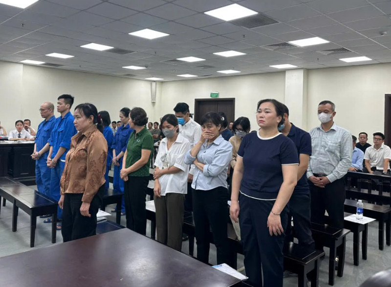 Nhiều cựu cán bộ Sở Y tế Hà Nội nhận tiền của hàng trăm cơ sở y dược