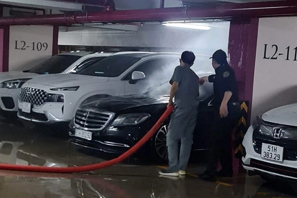 Hoãn phiên tòa kiện đòi bồi thường hơn 2,5 tỷ đồng vì xe Mercedes bốc cháy