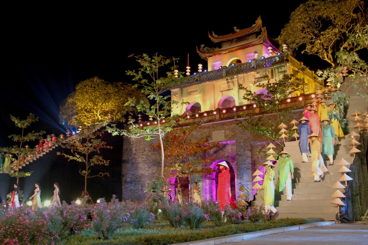 Duyên dáng áo dài ảnh 1