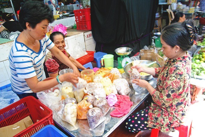 Chợ đặc sản miền Trung ở Sài Gòn tất bật dịp Tết Đoan Ngọ ảnh 1