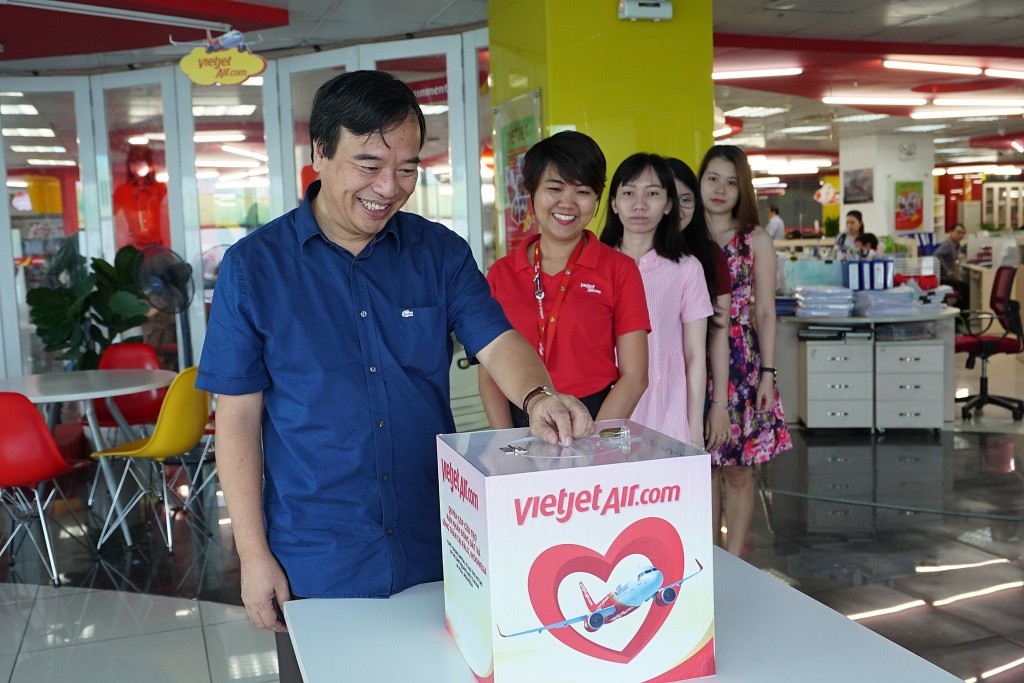 Chuyến bay cứu trợ nạn nhân động đất - sóng thần tại Indonesia của Vietjet Air đã cất cánh ảnh 7