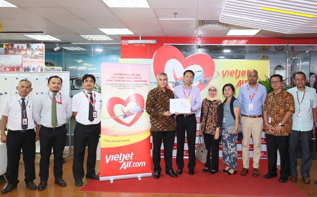 Chuyến bay cứu trợ nạn nhân động đất - sóng thần tại Indonesia của Vietjet Air đã cất cánh ảnh 9