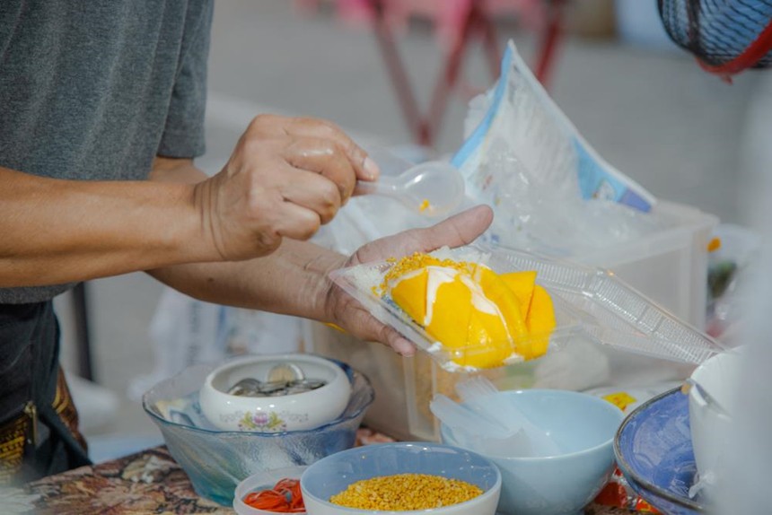 7 món ăn đường phố phải thử khi đến Thái Lan xem King's Cup ảnh 2