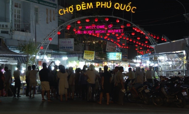 Ở Việt Nam, khách du lịch làm gì khi màn đêm buông xuống? ảnh 6