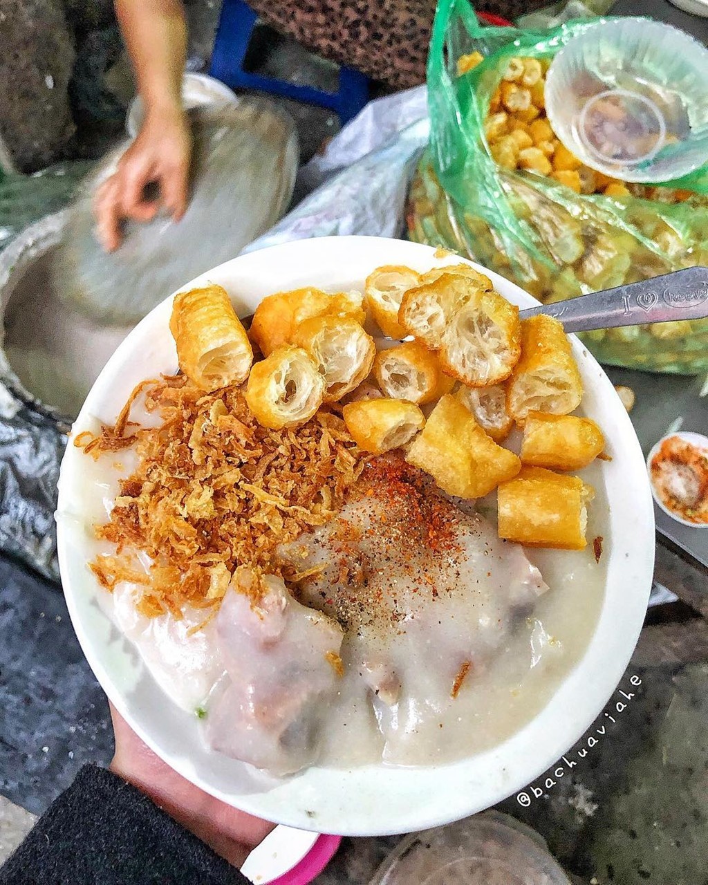 Cháo lòng, lẩu tteokbokki và 7 món nóng hổi ngày Hà Nội trở lạnh ảnh 1