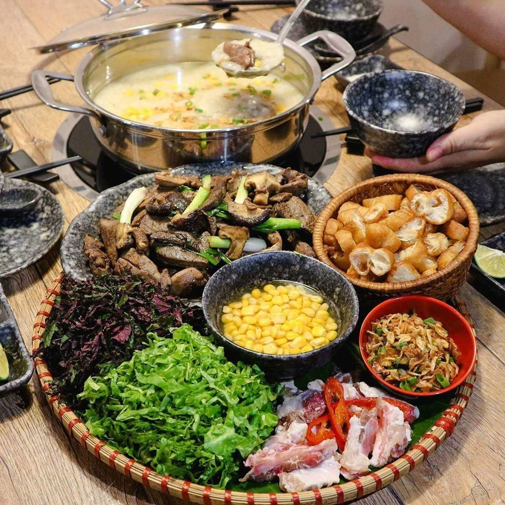 Cháo lòng, lẩu tteokbokki và 7 món nóng hổi ngày Hà Nội trở lạnh ảnh 2