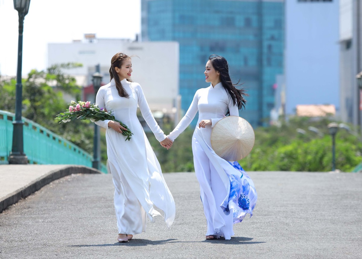 Thiếu nữ Sài Gòn đón xuân cùng tà áo dài truyền thống ảnh 9