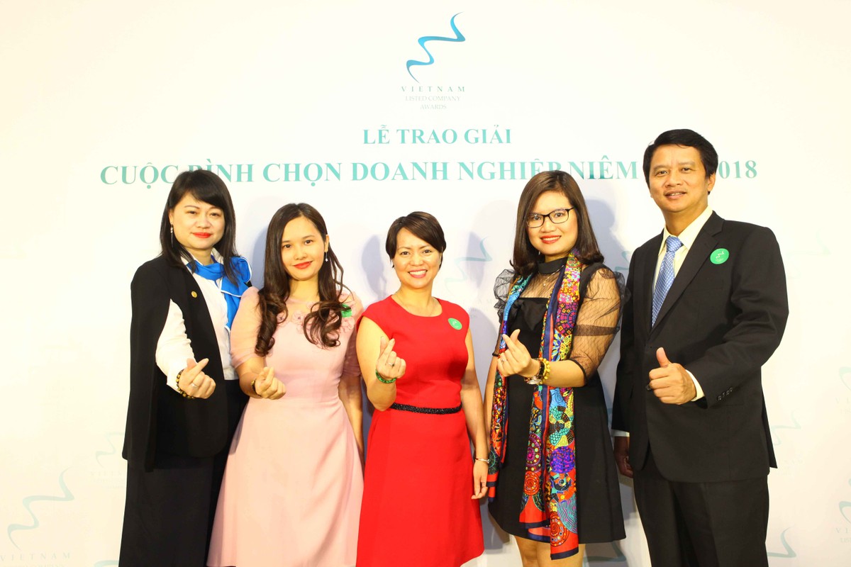 Những hình ảnh ấn tượng tại lễ trao giải Cuộc bình chọn Doanh nghiệp niêm yết năm 2018 ảnh 17