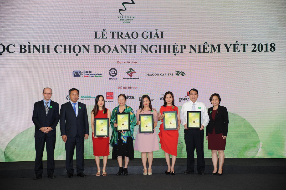 Những hình ảnh ấn tượng tại lễ trao giải Cuộc bình chọn Doanh nghiệp niêm yết năm 2018 ảnh 11