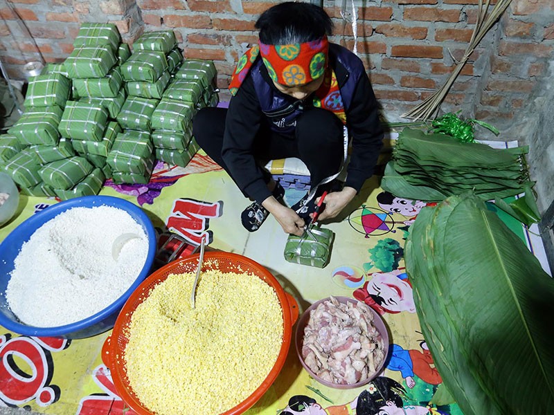 Làng nghề bánh chưng hối hả chạy hàng Tết ảnh 6