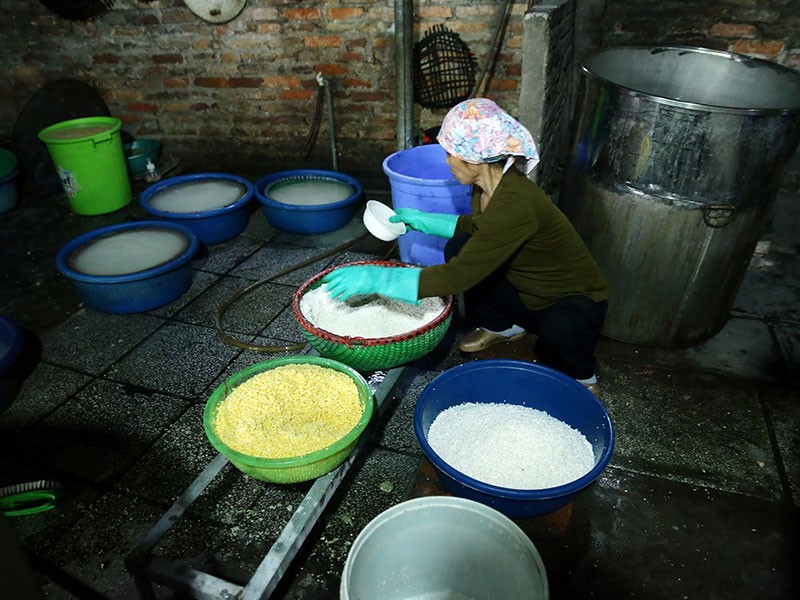Làng nghề bánh chưng hối hả chạy hàng Tết ảnh 8
