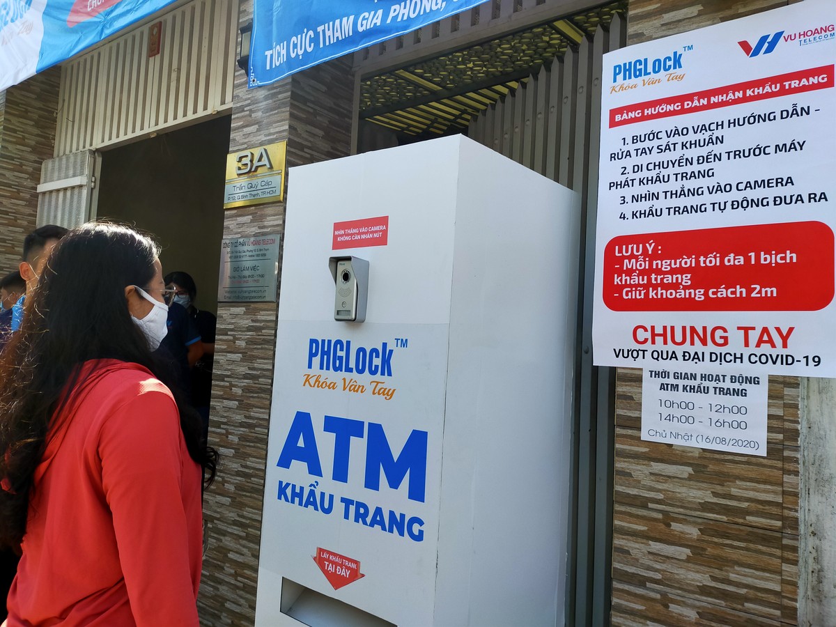 ATM khẩu trang thứ 2 đi vào hoạt động phục vụ người dân nghèo ảnh 6