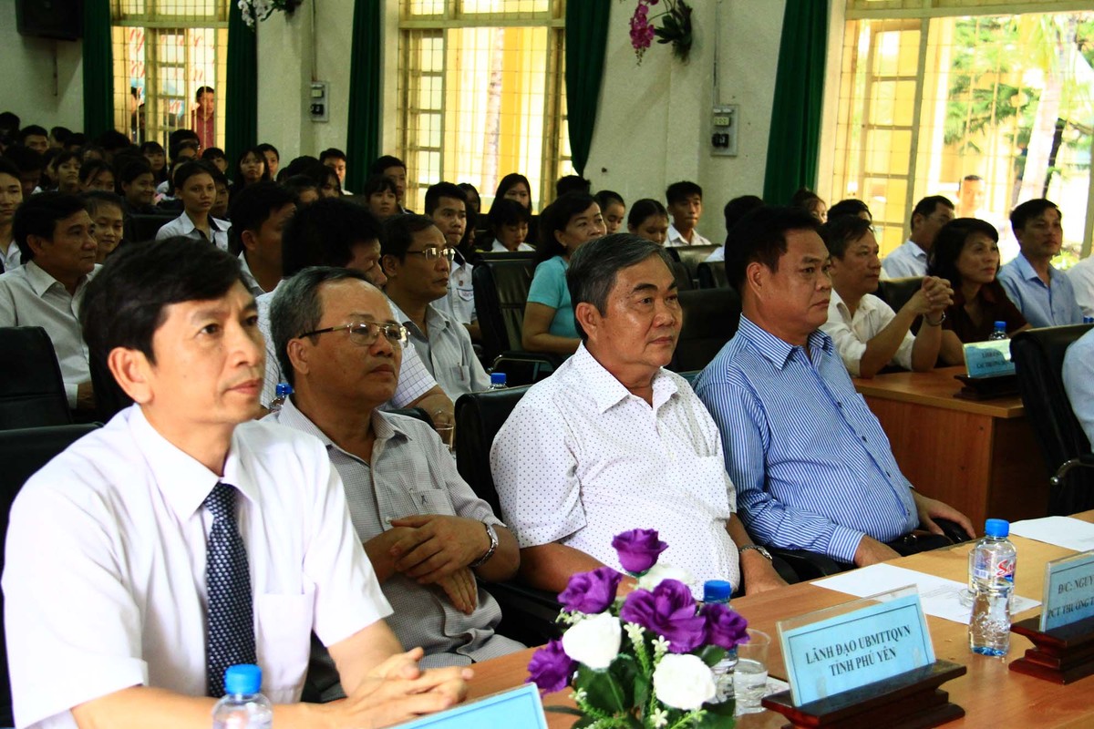 Báo Đầu tư trao học bổng tại Phú Yên ảnh 9