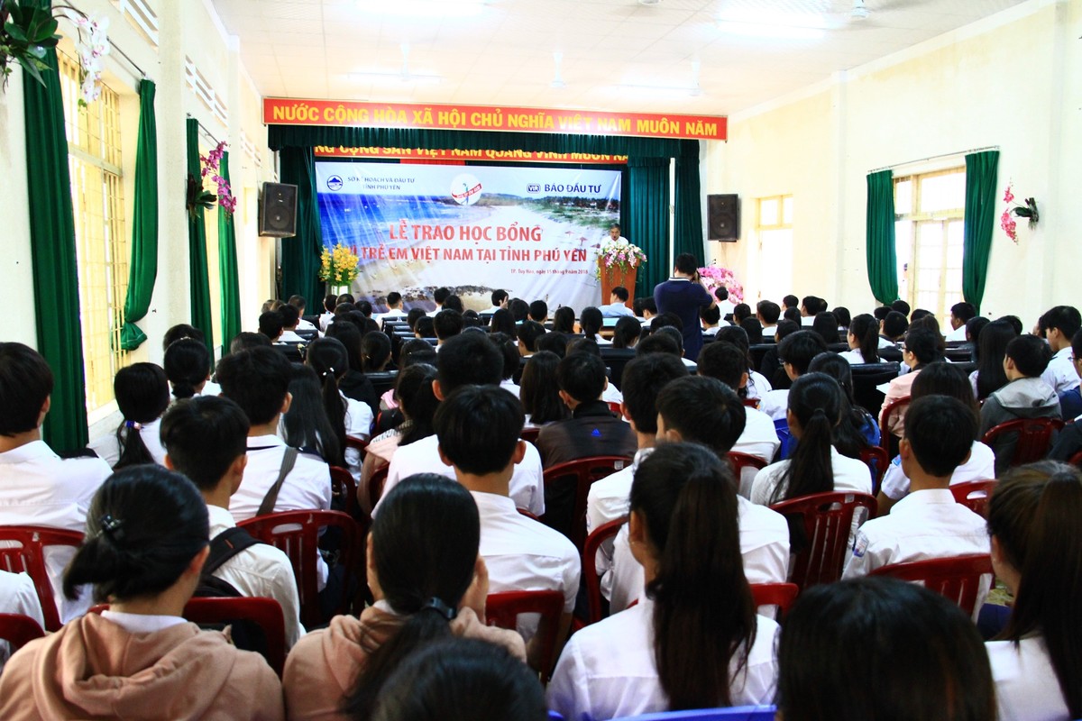 Báo Đầu tư trao học bổng tại Phú Yên ảnh 8
