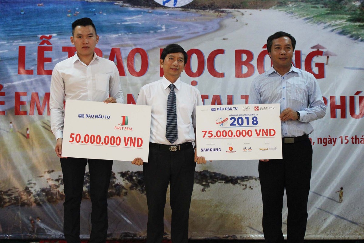 Báo Đầu tư trao học bổng tại Phú Yên ảnh 10