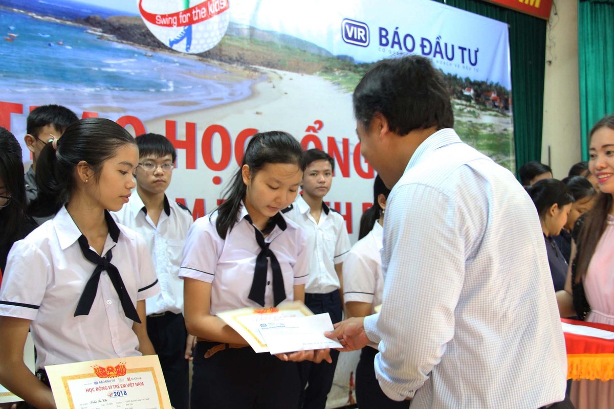 Báo Đầu tư trao học bổng tại Phú Yên ảnh 12