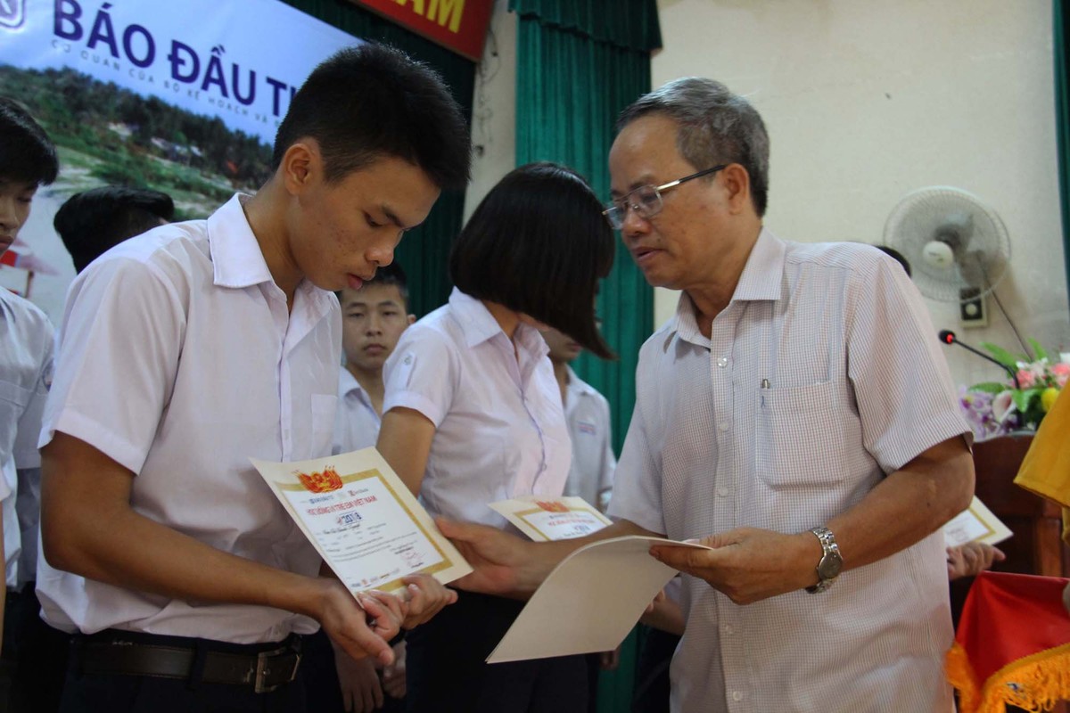 Báo Đầu tư trao học bổng tại Phú Yên ảnh 13