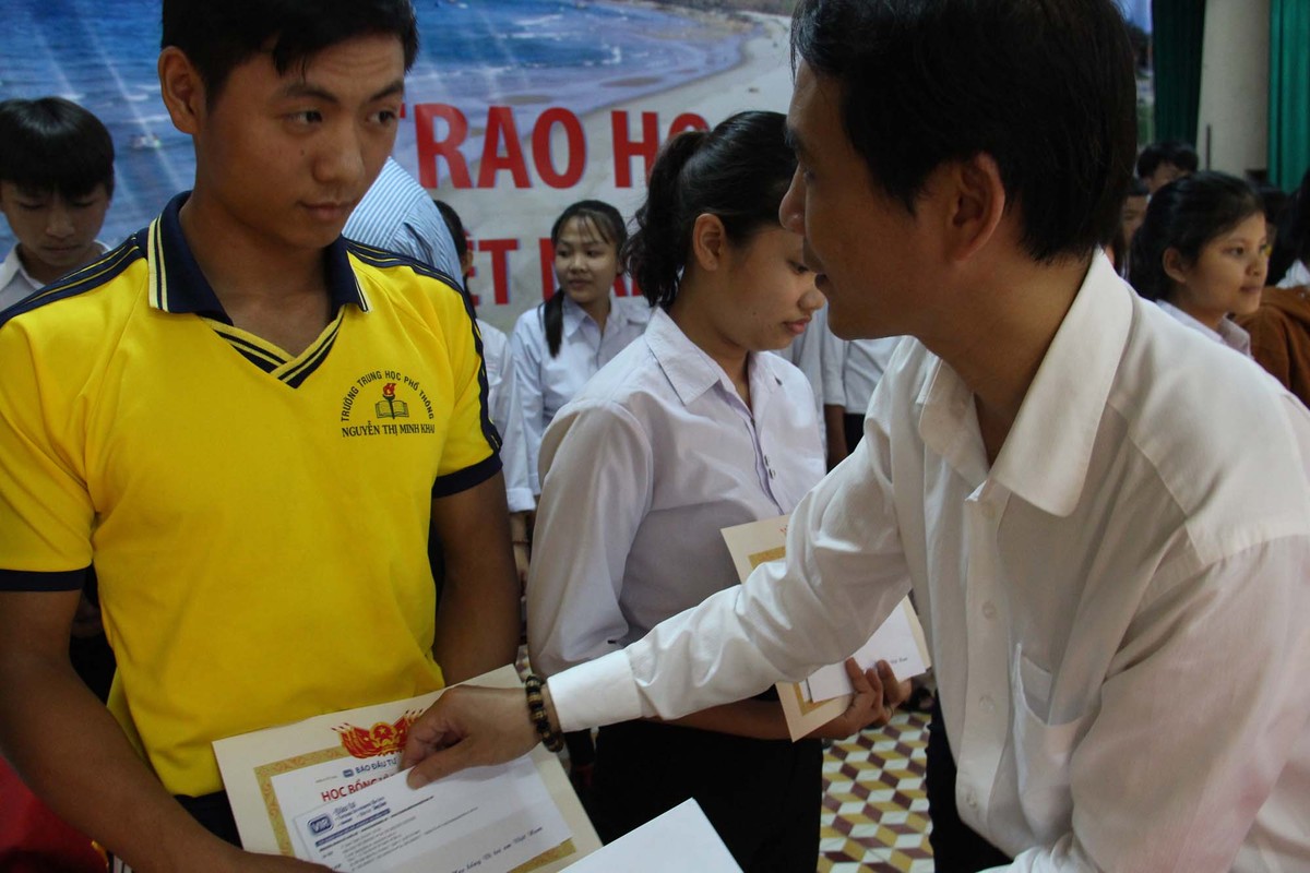 Báo Đầu tư trao học bổng tại Phú Yên ảnh 14