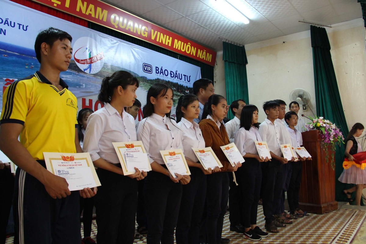 Báo Đầu tư trao học bổng tại Phú Yên ảnh 16