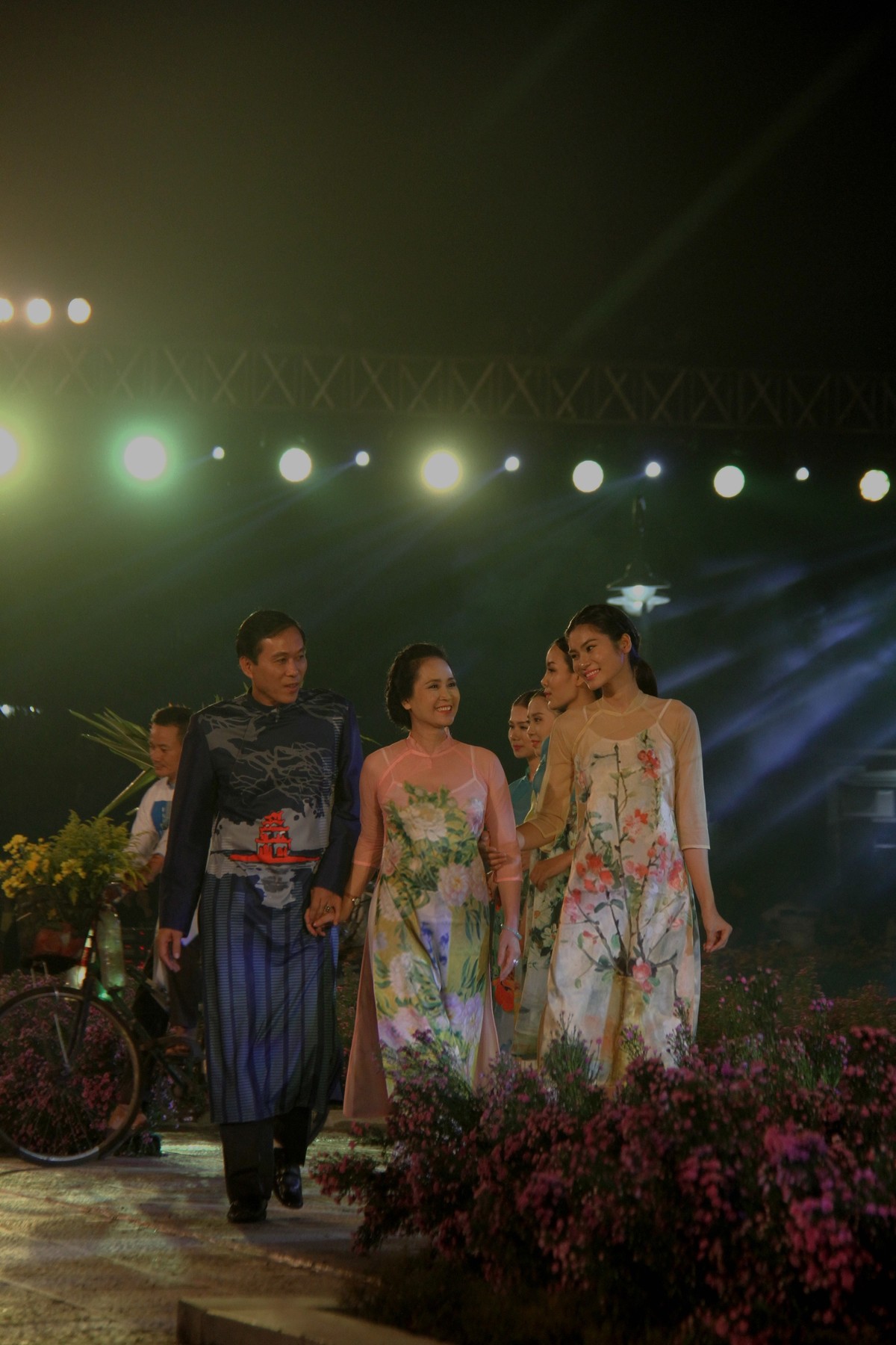 Duyên dáng áo dài ảnh 6