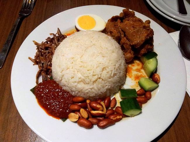 Cặp vợ chồng bán cơm kiếm 2,2 tỷ/tháng khiến ai cũng nể ảnh 2