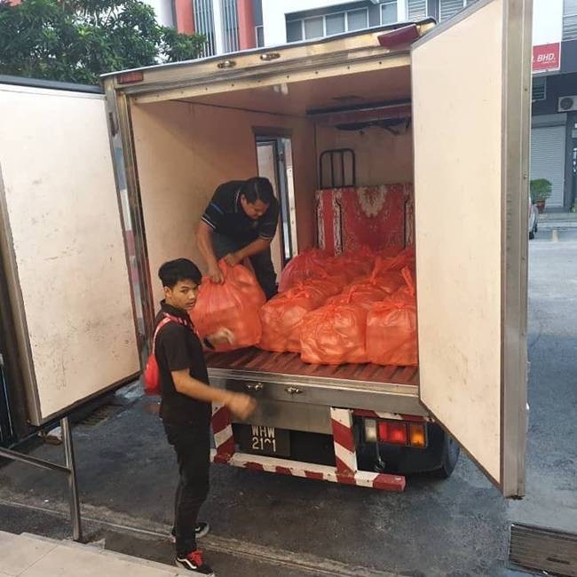 Cặp vợ chồng bán cơm kiếm 2,2 tỷ/tháng khiến ai cũng nể ảnh 8