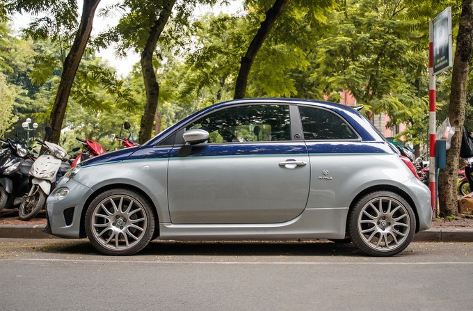 'Mui trần tí hon' Fiat 500 giá gần 3 tỷ tại Việt Nam ảnh 2