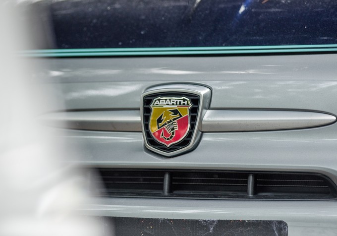 'Mui trần tí hon' Fiat 500 giá gần 3 tỷ tại Việt Nam ảnh 5